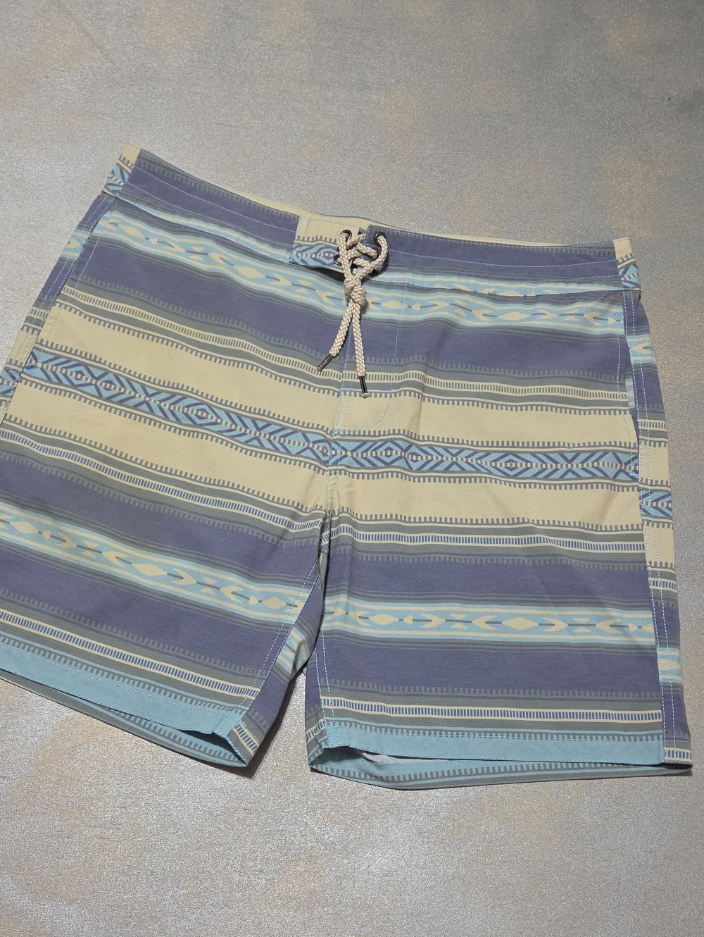 Faherty Blue and Cream Striped Men’s Swim Board Shorts Size 34.nwots.